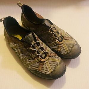 Privo By Clark’s Green Gold Mesh Slip On Hiking Athletic Shoe Leather Upper Sz 7